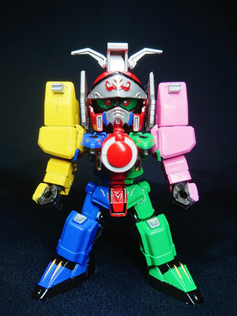 ダサいと言われるトッキュウオー。自分の中では 超カッコいいやんけ！ なロボなので、いかにそのカッコよさを理解してもらうため、ファイティングアクションのキットをベースイメージにSDに落とし込みました。