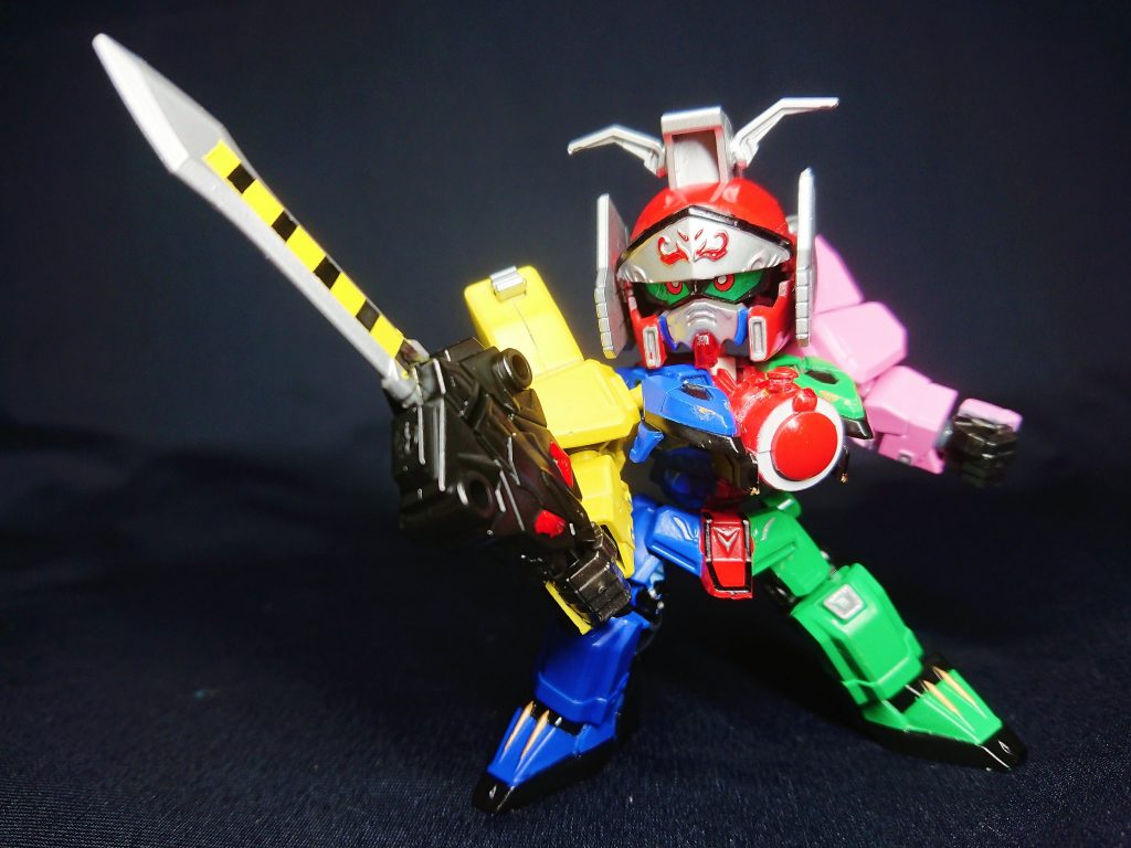 シンプルさも相まって、干渉もほとんどないので可動は超優秀です。動けばカッコいいところもトッキュウオーの魅力の1つだと思います。