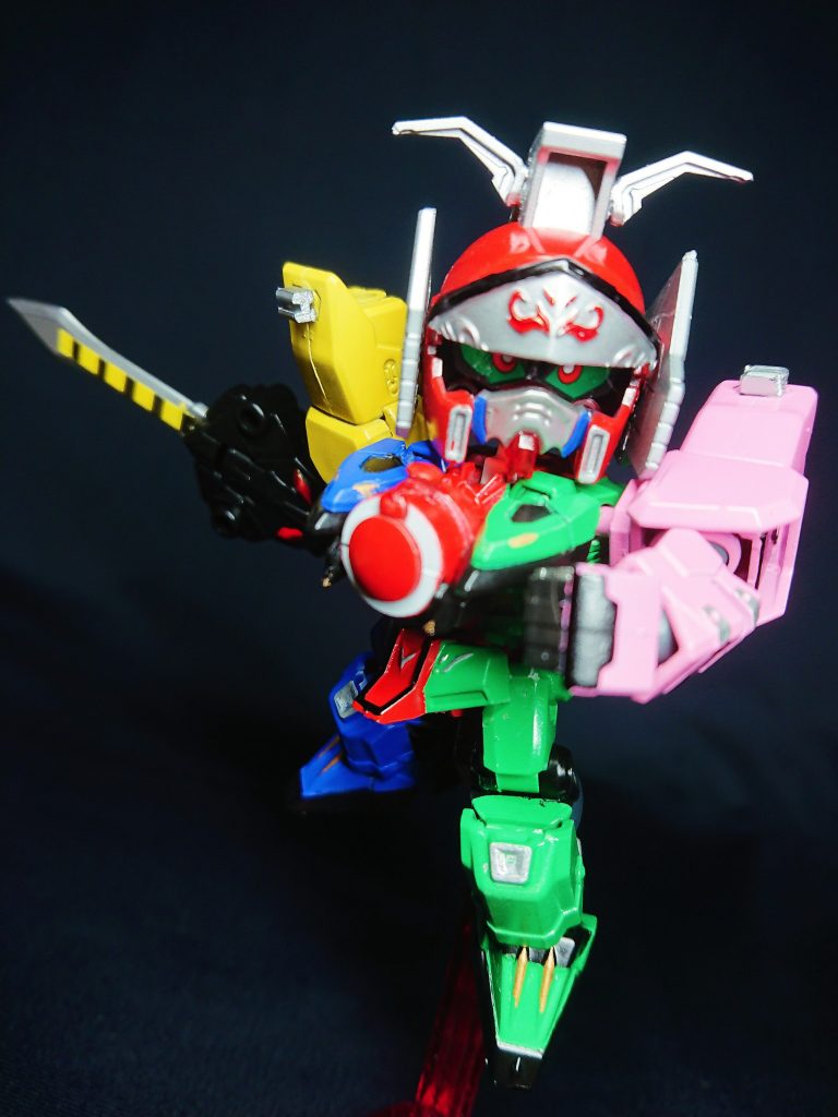 トッキュウガンダムTは、少し古い懐かしのガシャポンのSDR-Vを舞台にしたためこの名前となりました。トアール星のスーパートレインガンダムRがライバルです。