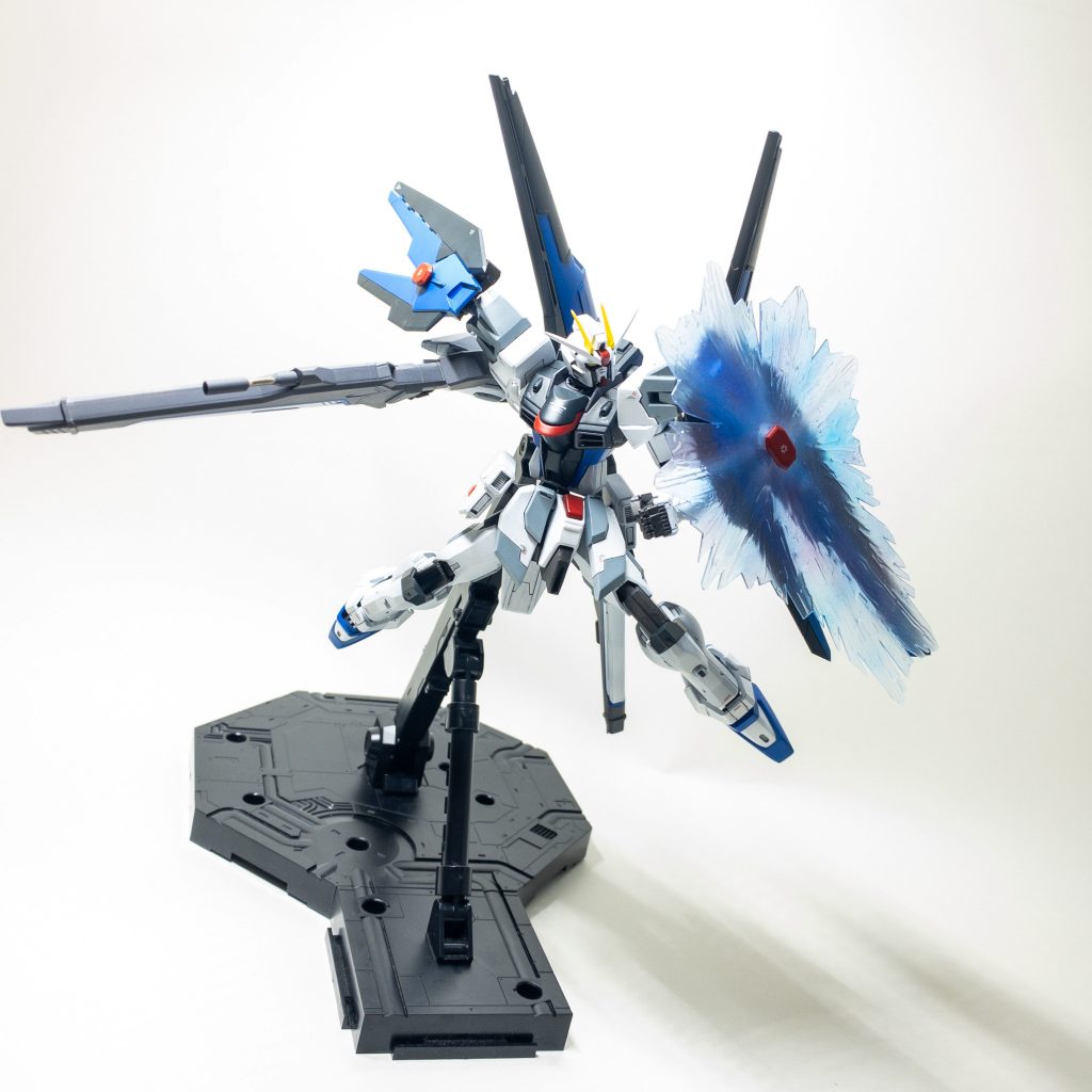 ビームシールド展開時このエフェクトも光の翼と同様の工程で自作しています。