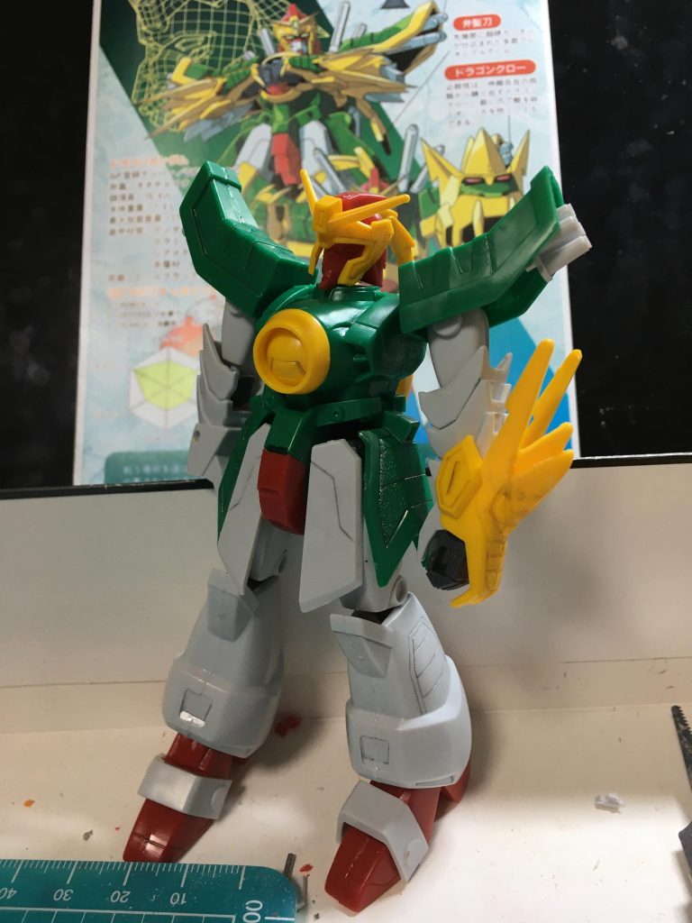 コレが素組ダァ！顔の赤さがシビれる〜！　子供が作ったドラゴンガンダム をおやじが作ったゴッドガンダム で・・・ヒィッ〜トエンド！！正に外道！ではまた〜。