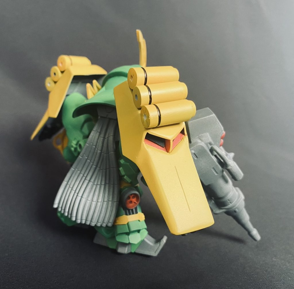 肩シールドの裏側にも旧キットの弾を仕込み、随所に旧BBキットへのリスペクトを込めたつもり。 