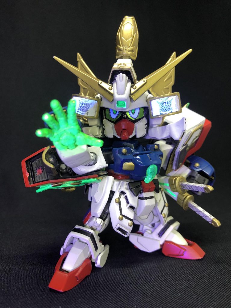 [光唸輝叫・閃光掌](こうてんききょう・せんこうしょう)怒紋活主流拳法の奥義。「俺のこの手が光って唸る、お前を倒せと輝き叫ぶ！」という掛け声またはそれを略して「光唸輝叫」と唱えながら、掌に光の闘気を集め敵(の顔)に掴みかかる技。(実は掛け声は唱えなくても発動するが、唱えた方が気持ちが乗り威力も増す。)光の闘気によって邪気•邪念の類を祓う効果もあり、魔星の邪気によって操られていた魔星軍団には効果的面であった。みんな大好きシャイニングフィンガー、当然あります！蛍光塗料とUVライトで光り輝く様を再現してみました。初めて使ってみましたが、雰囲気がガラッと変わって面白いですね。