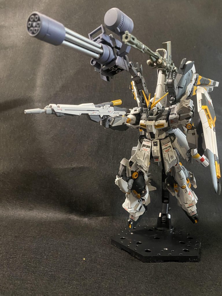 こんなのに狙われたら逃げるよな…