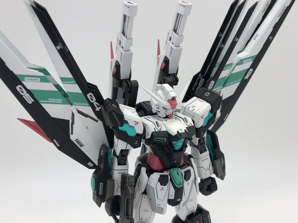 クリアーパーツの色を活かせるように、緑のラインが目立つ配色としています。