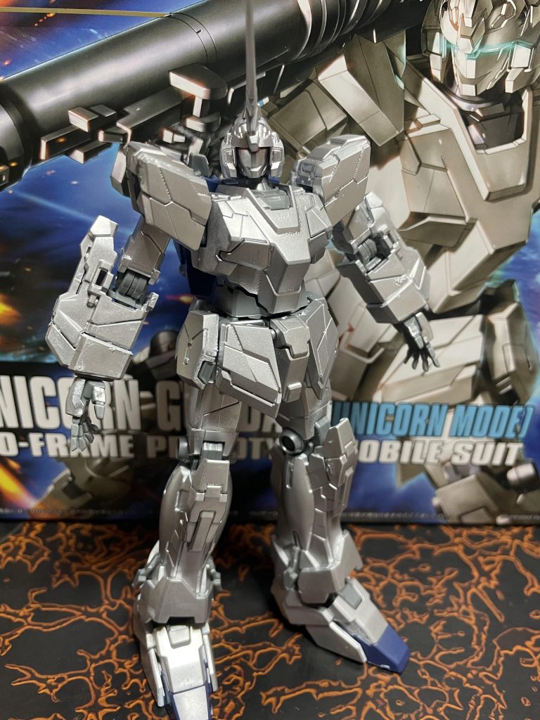 全体。銀色に塗ってるからギラギラして三号機のメッキ版?みたいですね。