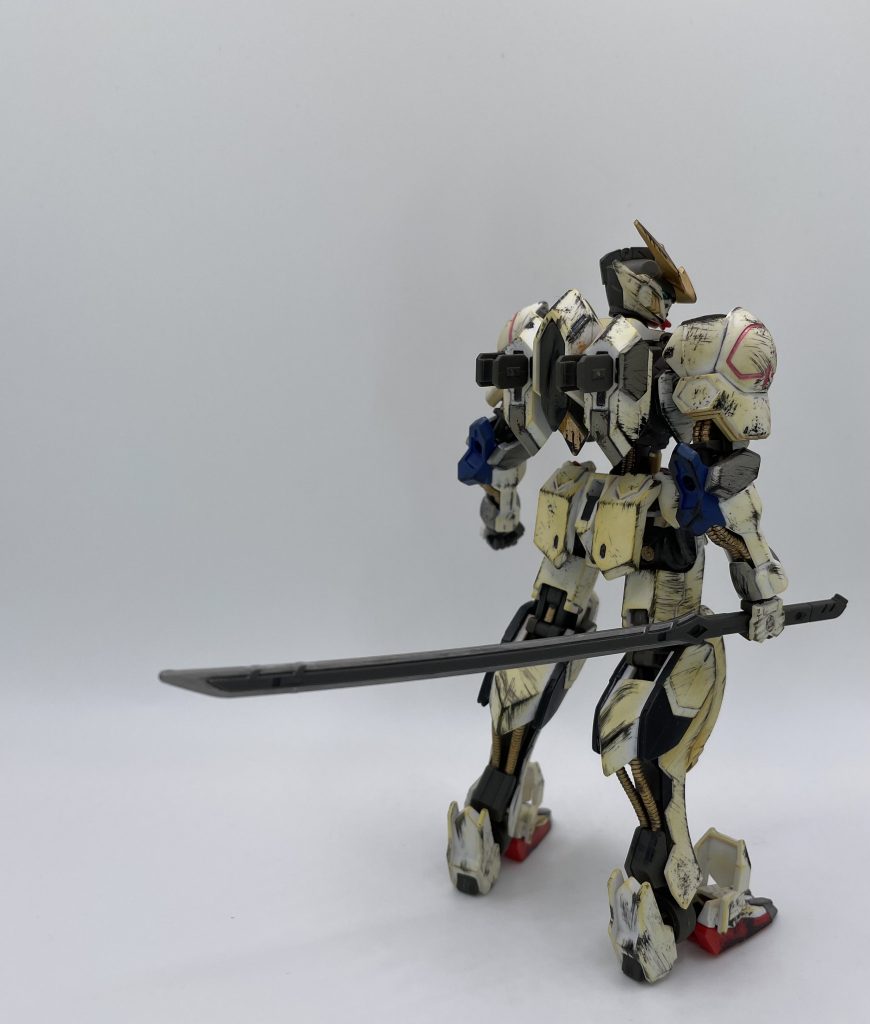 一期のバルバトスは後ろ姿がカッコいいと思います。