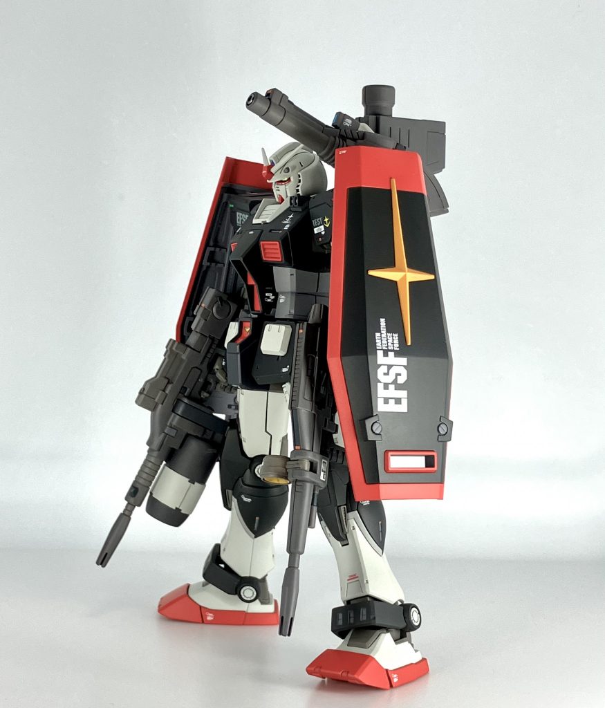 バズーカはνガンダムっぽく持たせてあります。今回仕上げのコートにスーパースムースクリアを使用しました。しっとり加減が好みなので次回も使いたいですね。