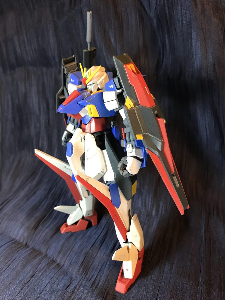 今回は「仮想アニメ準拠」としてゼータ色にしました。アニメ準拠なのでデカールも控えめです。