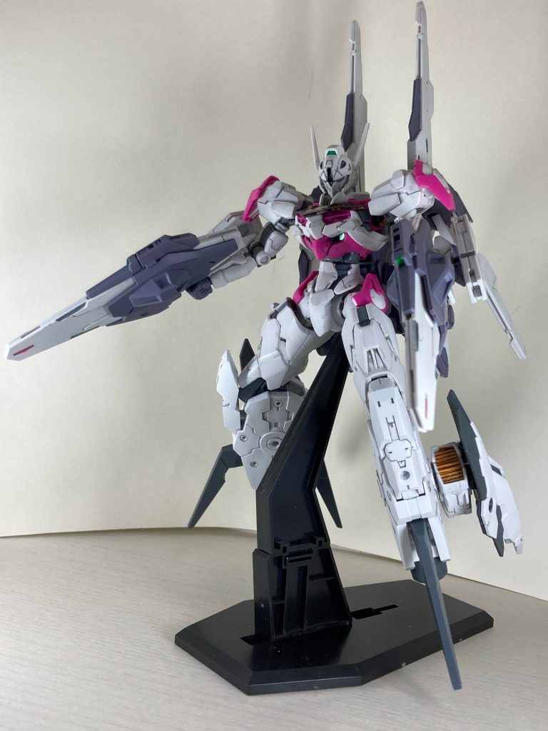 脚部に大型ブースターを装備した強襲形態。高い機動力を活かした一撃離脱戦法を得意とする。ただし機体スピードにガンビットが追いつかない為オールレンジ攻撃が出来ない。