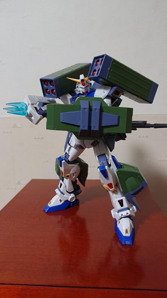 接近したら右手に装備したＦのピームピックで右ストレートです(笑)