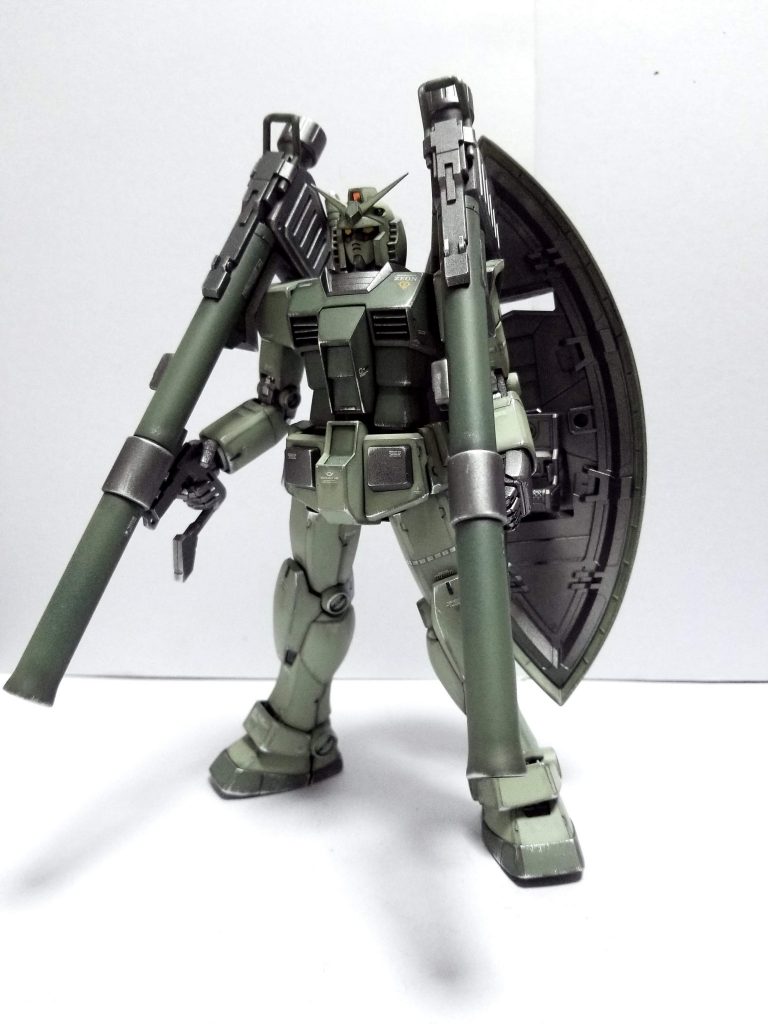 ガンダムですが鹵獲機です。ザクのようなカラーリングにされています。