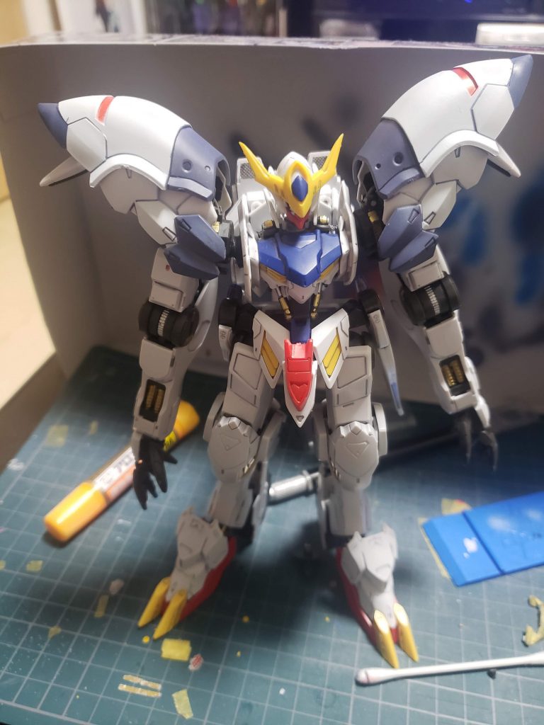 肩アーマーもごつくしたく、フルメカニクスのルプスレクスと旧1/100サンドロックカスタムのものをミキシングして装着。