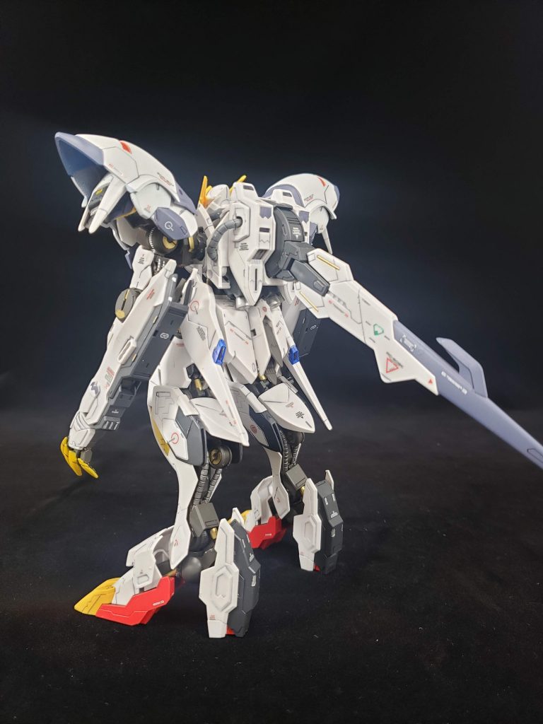 バックパック、テイルバインダーも大型化することで、推進力向上。テイルバインダーでの全方位への攻撃力の向上に成功した。