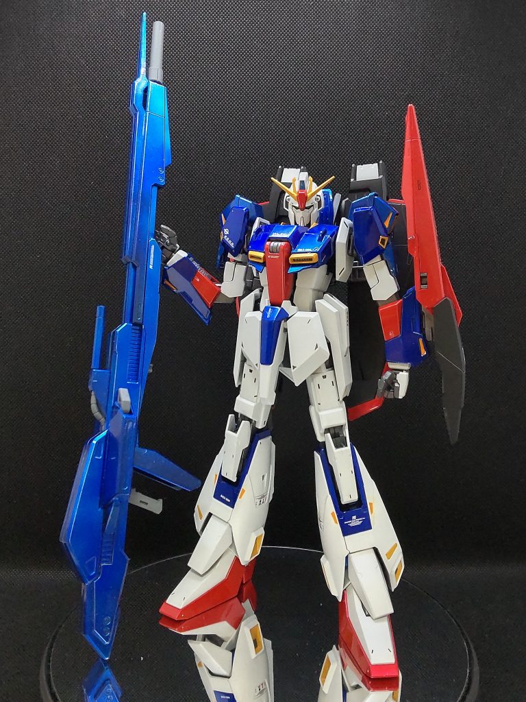 エルガイムMk2もそうですが、長物を持たせるのはカッコいいですよね。一応構えたポーズも撮影したんですが…納得いかない出来でした(;´Д`)