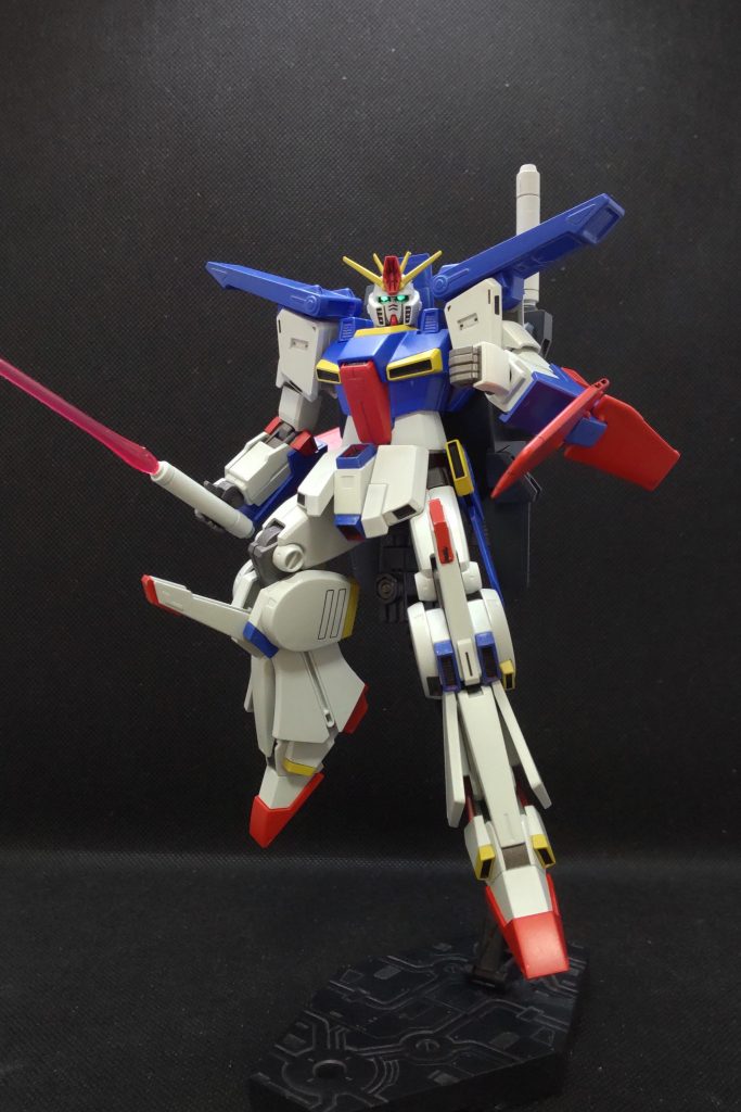 あとこのキット、左手が握り手しかないのは残念だなぁ。ハイパービームサーベル持たせたかった…