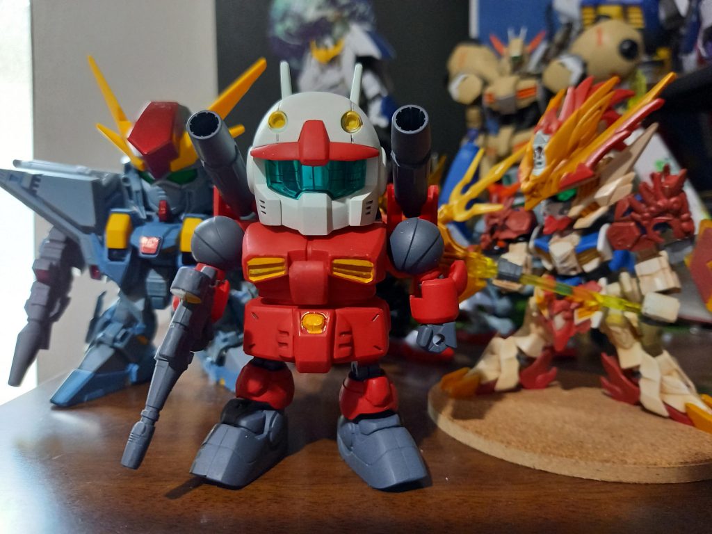 色塗って完成ファレホ　フラットレッド　サンイエロー　オフホワイト　ファントムグレー