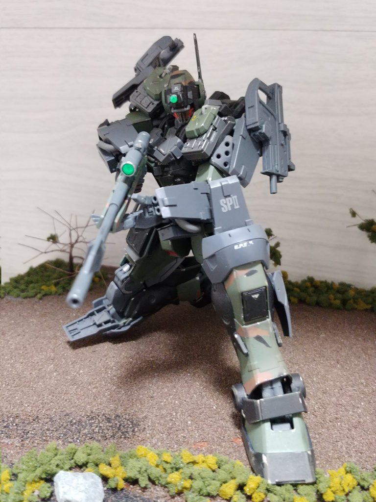 本来のスナイパーの特徴も捨てるわけにはいかないですよね、しっかりとベース機体の特徴も取り入れることが非常に大切だと思いましたので、スナイパーらしくしてみました。