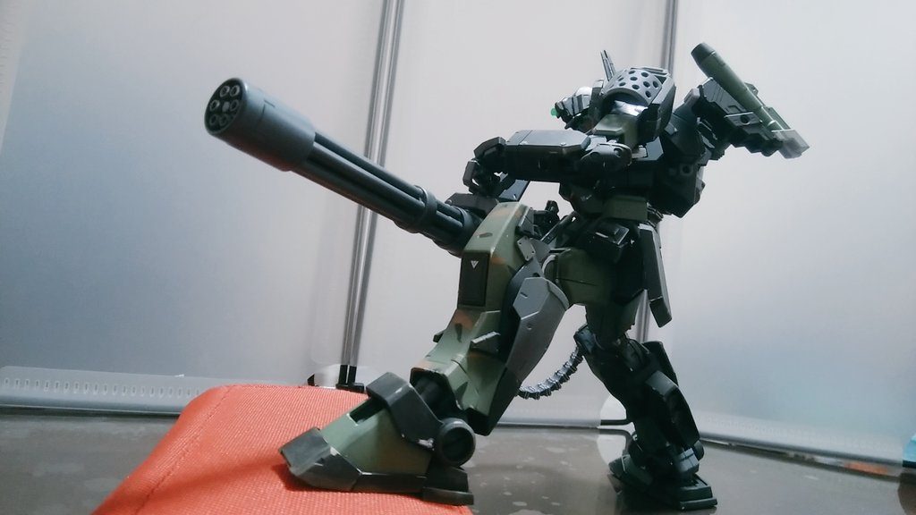 最後に陸戦型ガンダムっぽく一枚、背景がイマイチですが、制作していた当時結構気に入ってました。最後にいろいろと変なところはありますが、同じガンダムを好きな方と趣味を楽しみたいので、よろしくお願いします。