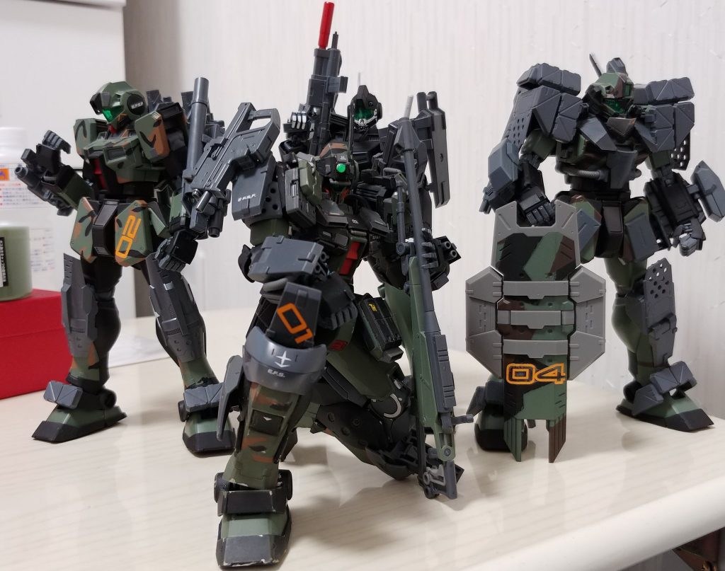 ４機編成の部隊ということでそれぞれ防御力が高かったり、火力メイン、独特なスカルフェイスといますが、その部隊の隊長機として火力と防御力を兼ね備えた機体に仕上げました。