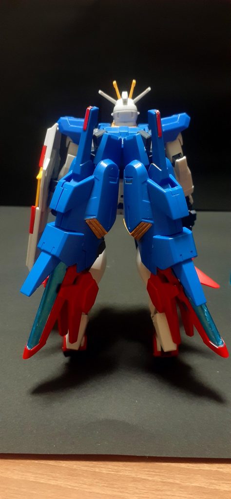 たまたまいろんなものをバックパックにくっつけていたときに色が同じでスラスターに見えたZ IIの足から始まりました。