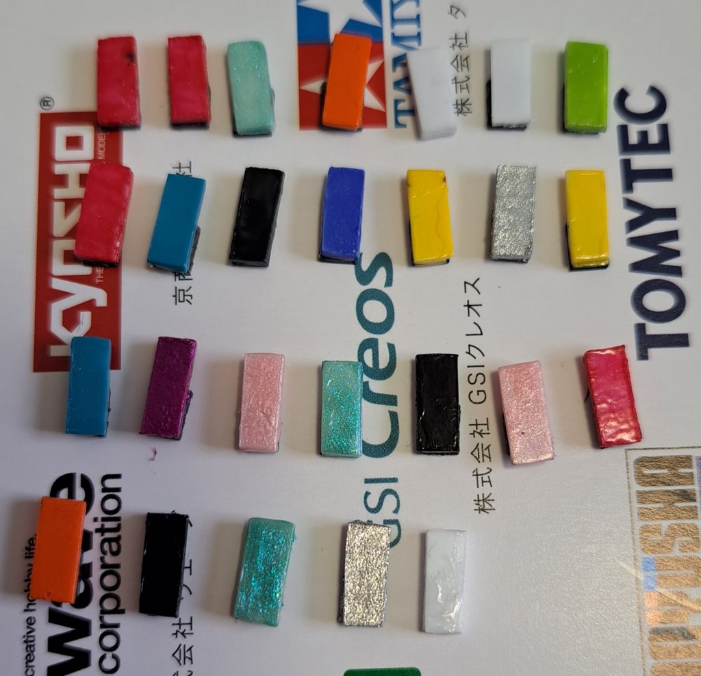 一様、プラ板で作ったT2ガイアメモリです。色は出来るだけ同じにしてあります。文字は細かすぎて諦めました。