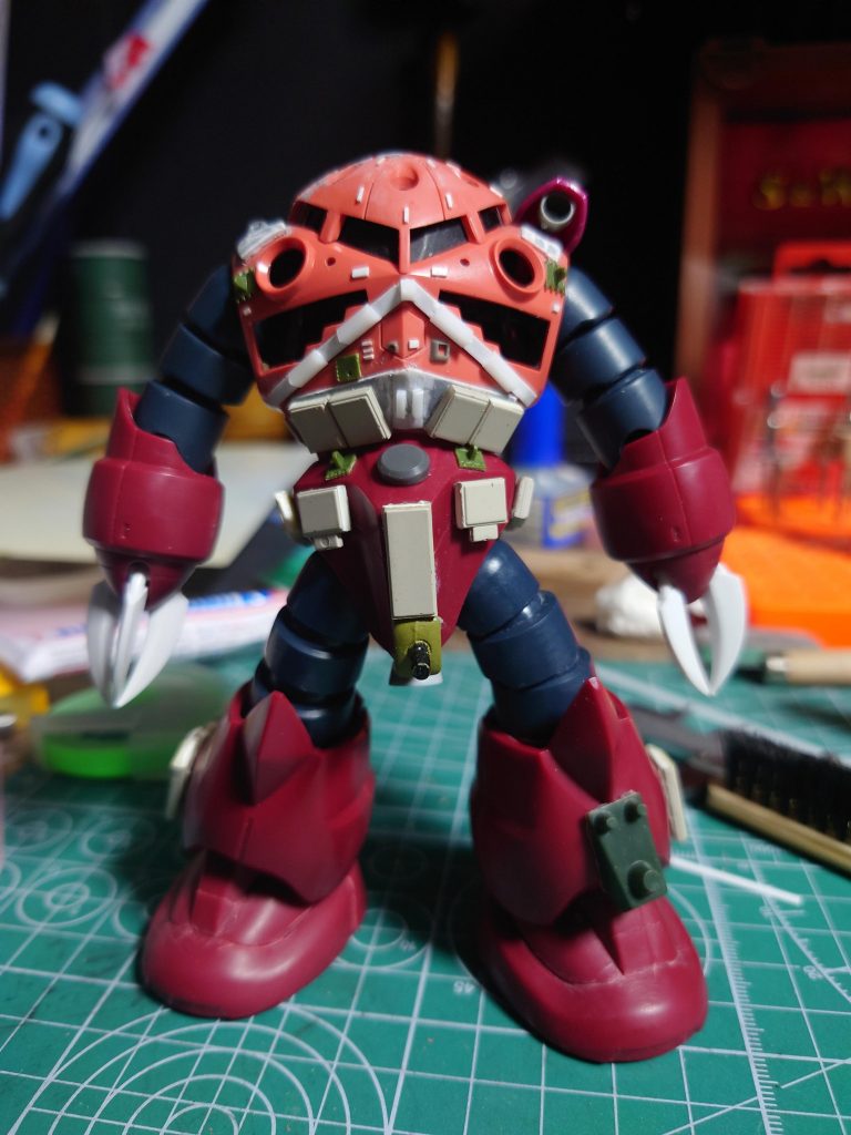 腹部と腰部はアプリケットアーマーをつけてちょびっとポチャ体型に両面テープだから脱着可能wwwアプリケットアーマーは鉄道模型のガードレールを切り離して適当に(プラ板から加工しない横着者www)