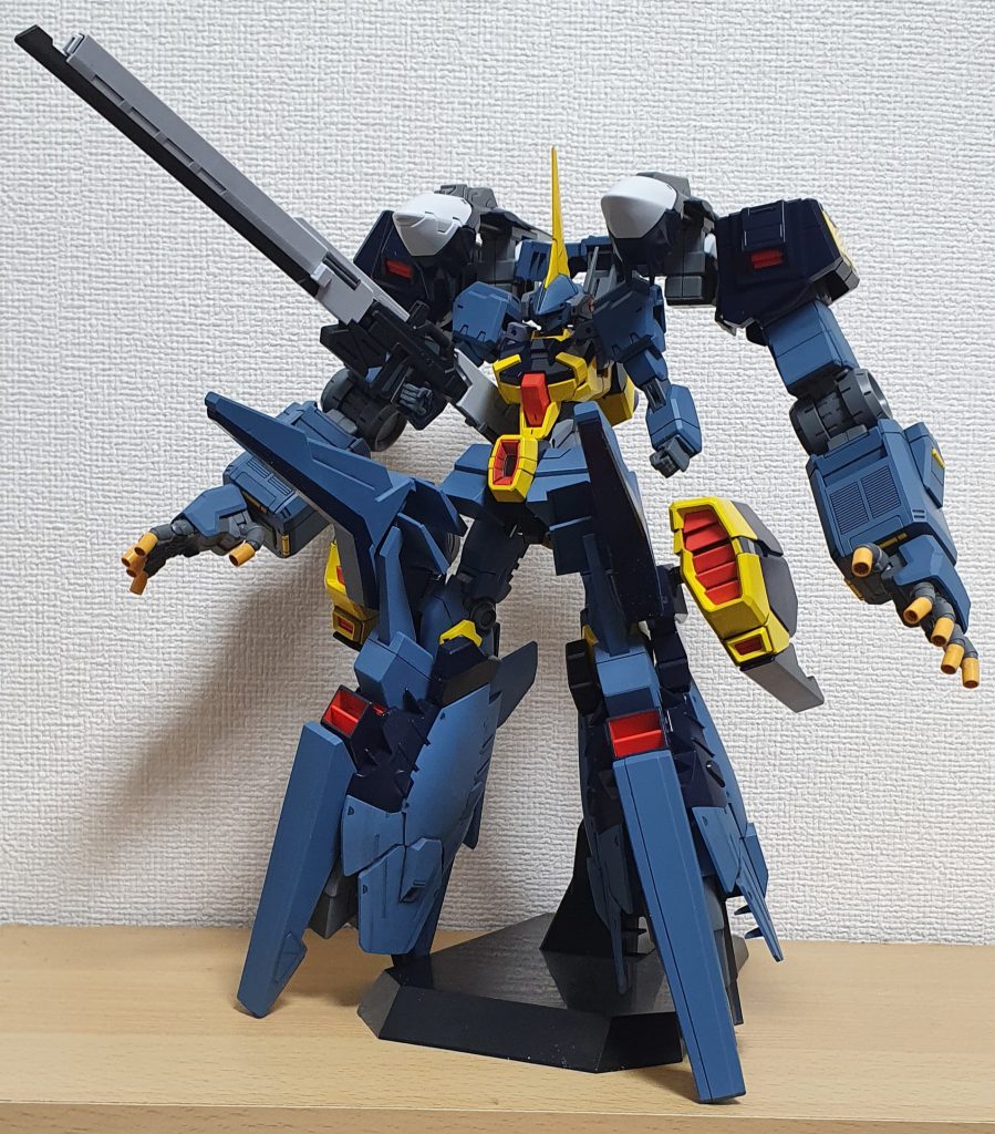 バインダー外した簡易型? なんか量産型サイコガンダム的な(もういる)感じで、拠点防衛の際、目立つ自らが矢面にたってIフィールドとか拡散ビーム砲とか使って味方のバーザムを守るイメージ