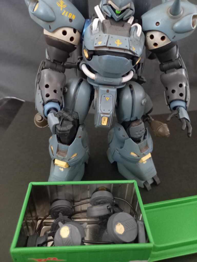 アメイジングナケンプファー–3枚目/制作者：ブルックコバヤン