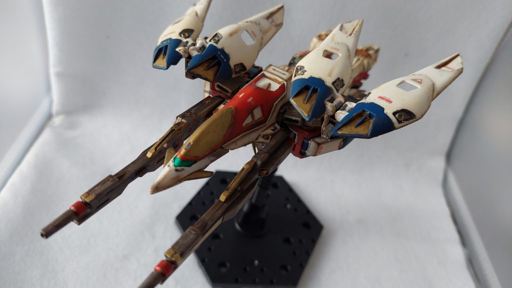 ネオバードモード。寝そべりですが足首から先は差し替えなので完全変形ではなかったり。