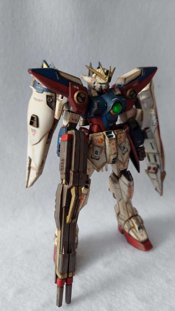 製作中初期は「こんなに明るい色でほんとに作例みたいになるのかな?」と不安だったのですが、作っていくとむしろそのコントラストが大切なのが分かります。リアルタッチマーカーで汚し過ぎた部分は何度もメラミンスポンジのお世話になりました。やり過ぎてデカールが欠けてしまった箇所もあります。このへんの加減は難しいし面白い。メタリックマーカーの赤はもっと目立たないところに使った方がいい等課題も多いですが、新鮮な製作時間でした。らいだ〜Joeさんの本も買って勉強しようと思います。