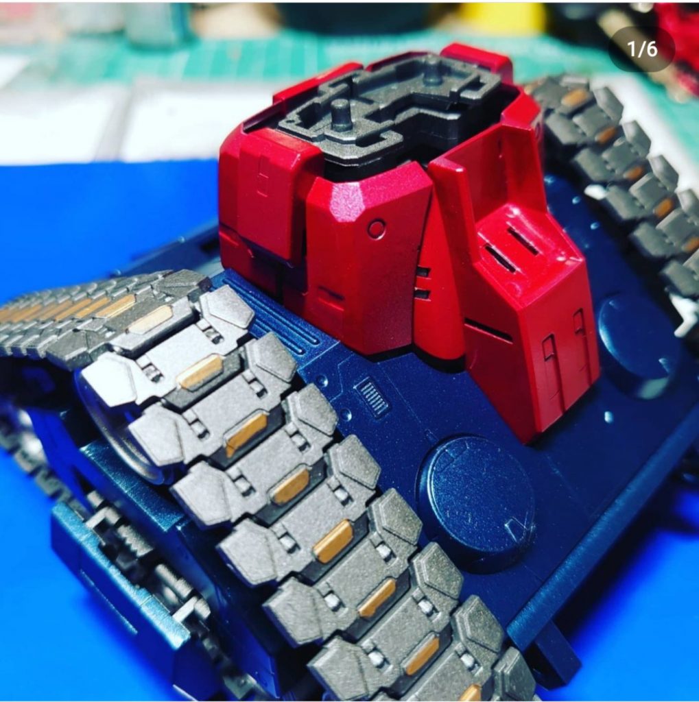 ガンメタのサフメタリックブルーツヤ消し落ち着いた金属表現キャタピラ１枚ずつ組むってどれだけ心が折れると思ってるんだ！？