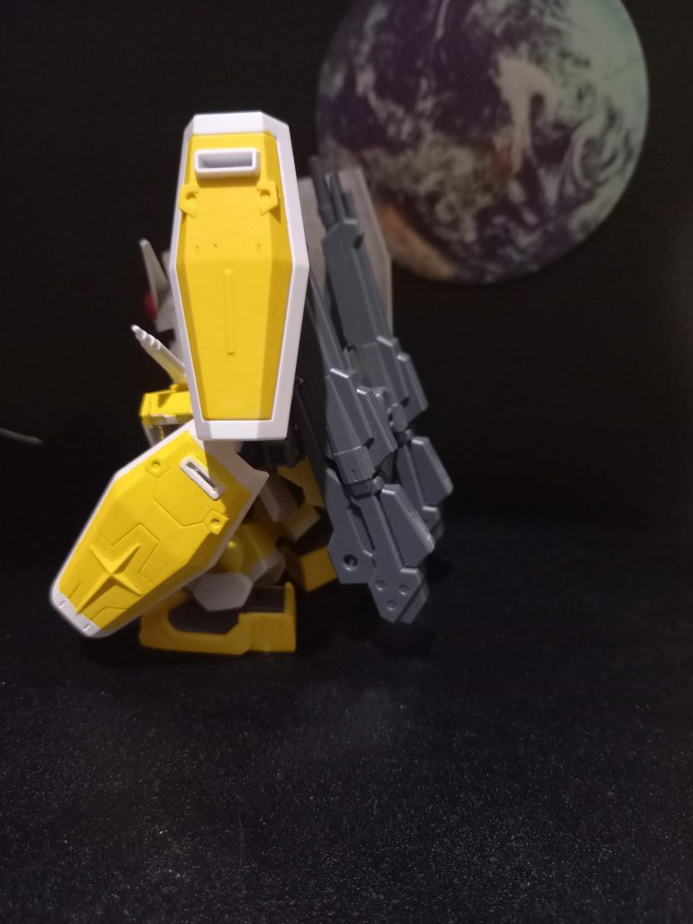 赤いシールドを黄色で塗る苦行