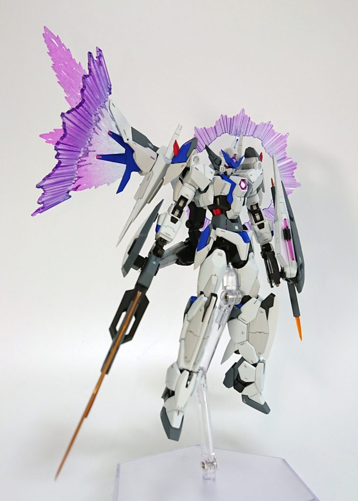 GN粒子解放状態バックパックの翼状のGNドライヴが解放された状態。機体出力を大幅に上げる。以下ポージング