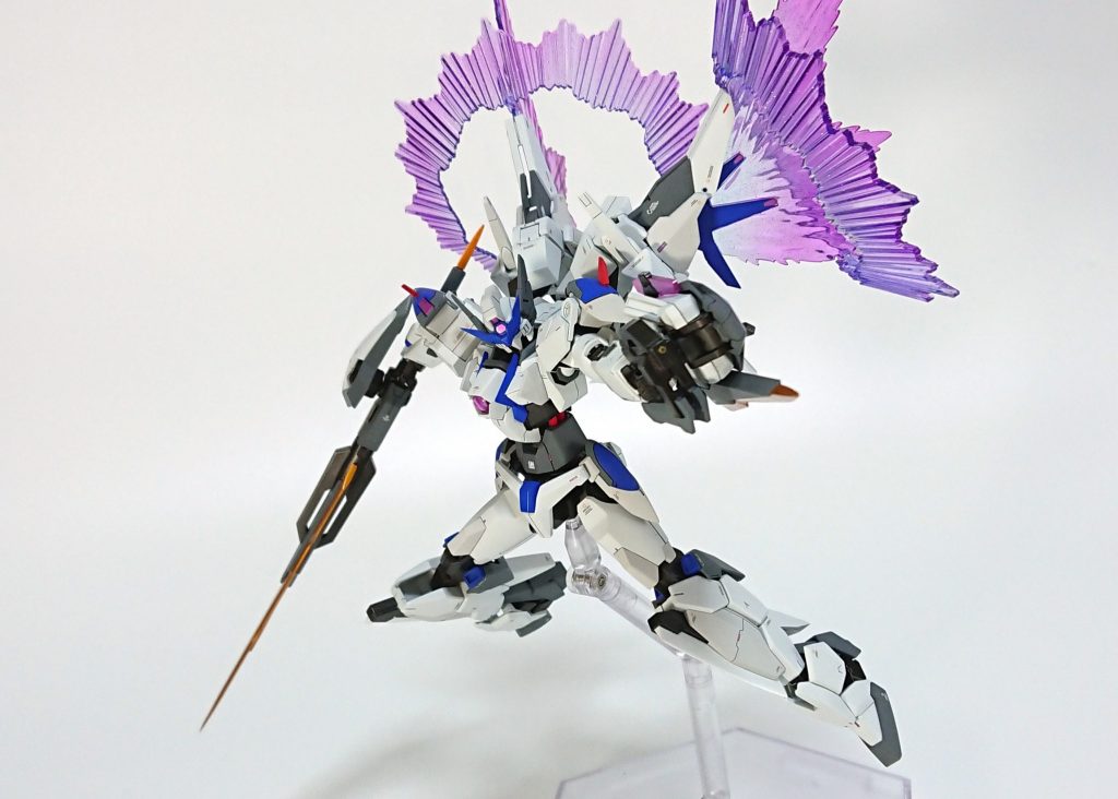 クアンタのシールドとエクシアの基部両方にライフル内臓してるのでなんちゃって2連装ビームライフルも