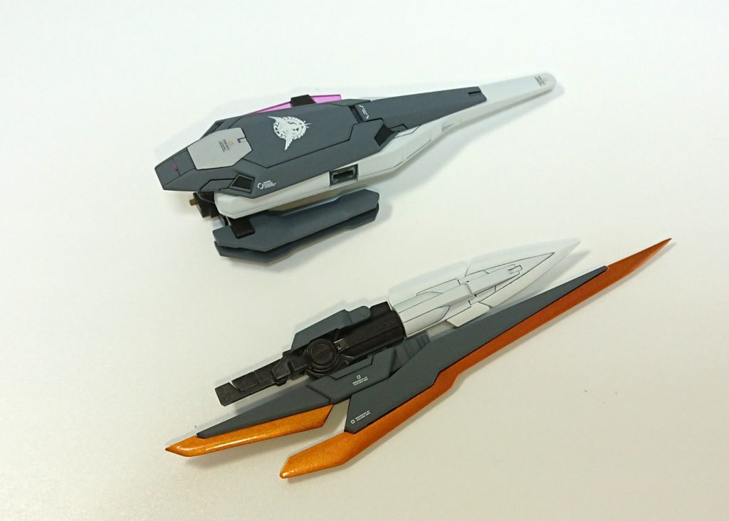 サブウェポンとしてGNソードⅡショートも携行しており、さらにシールドのソードをつけることもできます。