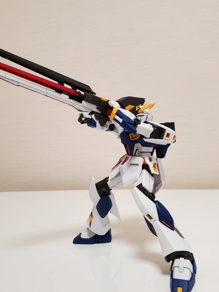 腕部接続の砲撃形態。EGはグリグリ遊ぶには最適ですが、関節がすぐ緩くなりますね。緩くなった箇所にはパーマネントマットバーニッシュを使ってます。