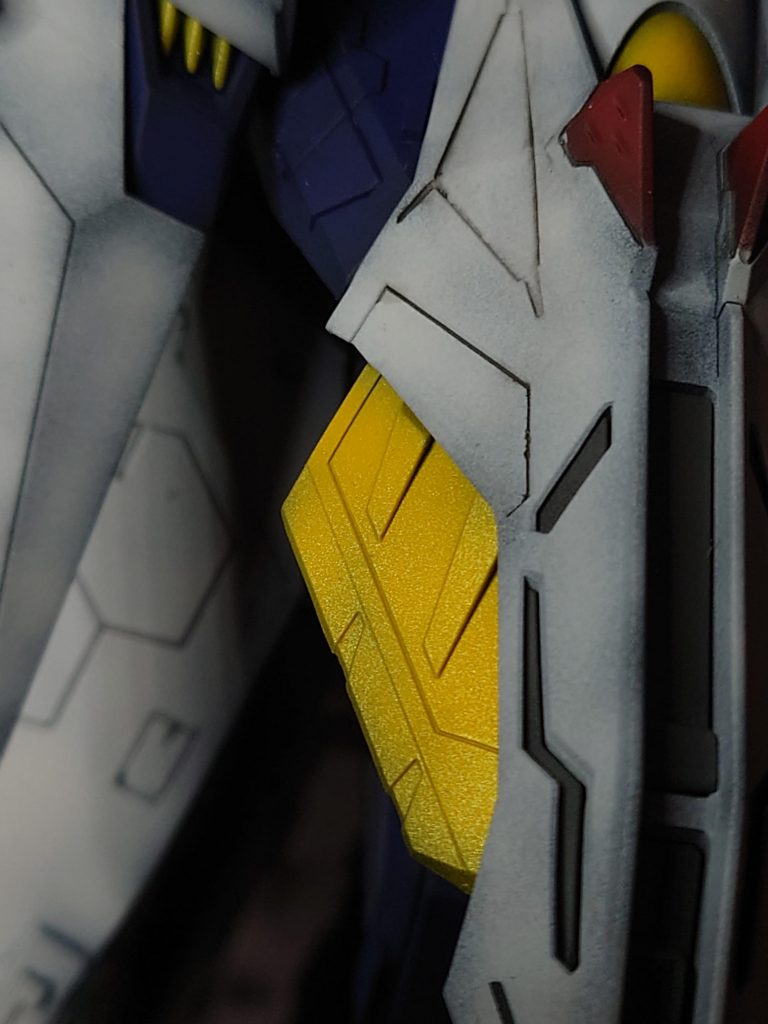 黄色い所はメタリックで塗ってます