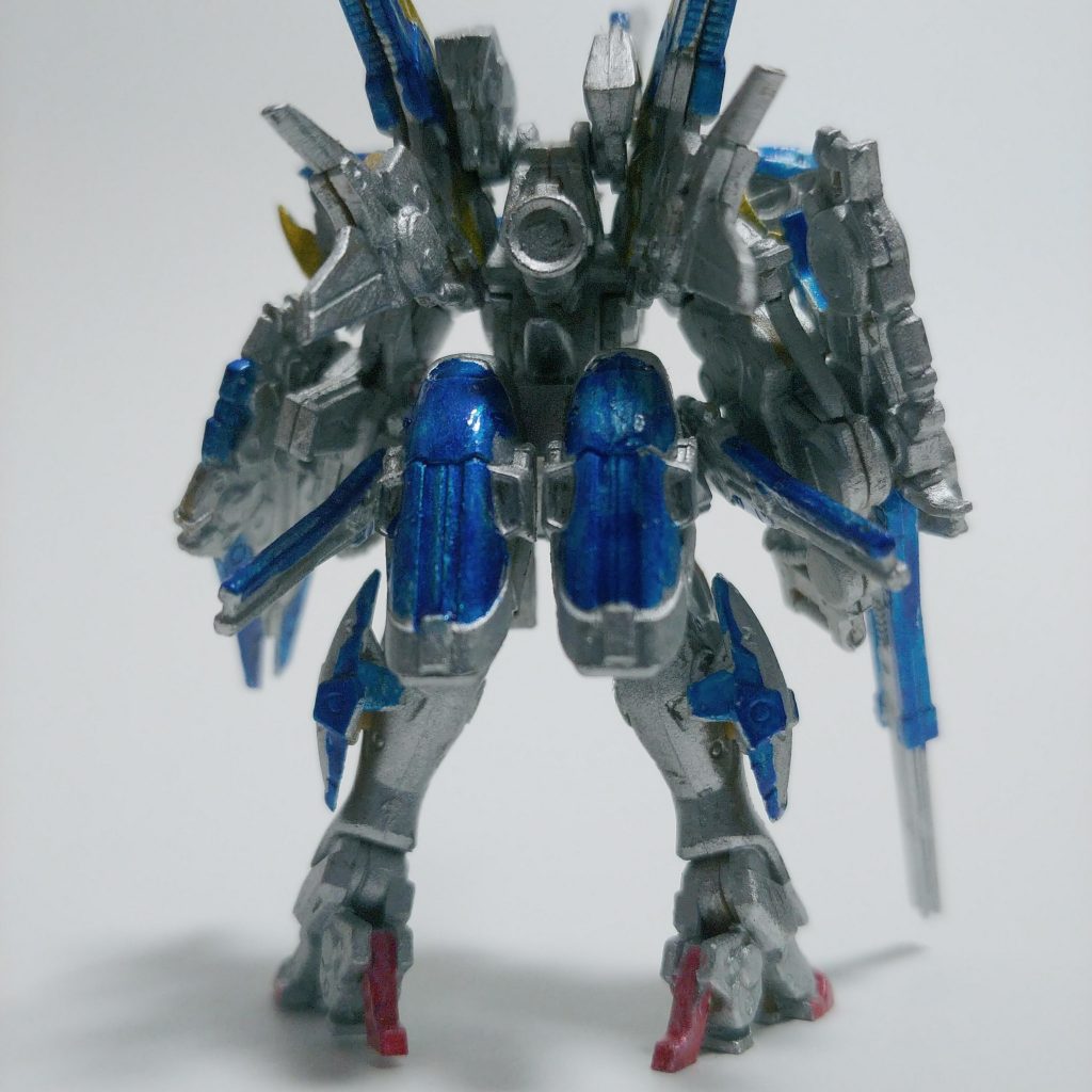 背中もカッコイイ。やっぱりバックパックモリモリさんは良き