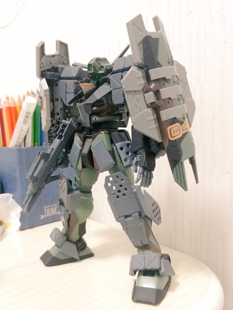 シールドは補助アームに接続することでマシンガンなど、一般的な武器も扱えます👍