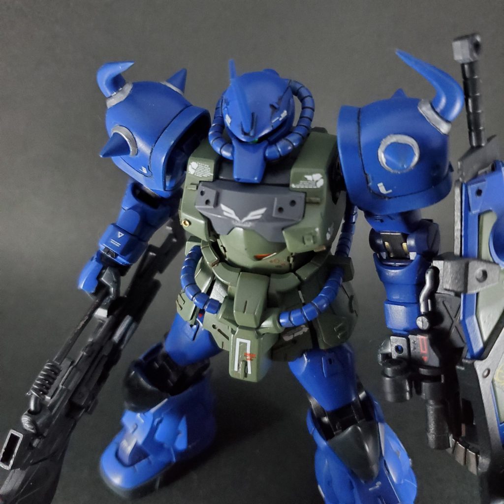 目つきを悪めに　プラチップを貼り付けました