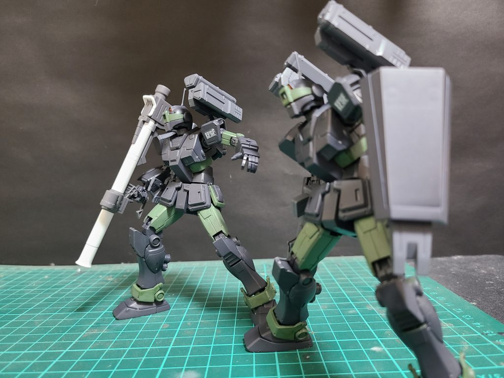 ミサイル同時発射!「こちらハウンドβ敵機を確認、数は10…」「γ了解、ミサイルの同時射撃で撹乱しつつ数を減らすぜ!」「β了解、ミサイル発射準備完了…」「「発射!」」