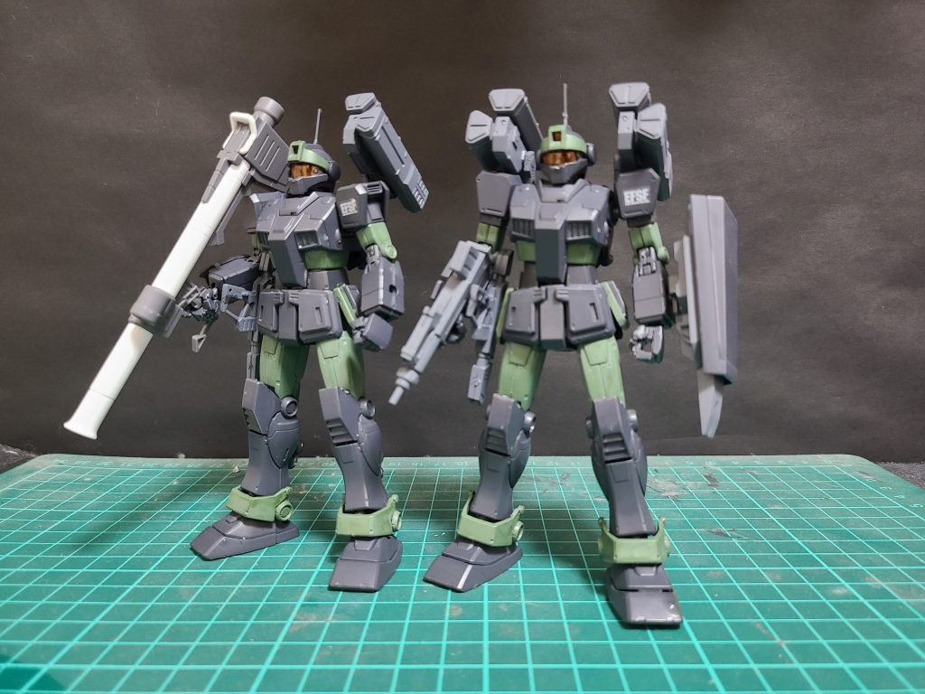 RGM-79SC 地球連邦軍の量産型MSであるジム(前期生産型)をエース用に改修して総合性能を向上させた機体。そして裏経由で三機がビリジアンハウンド隊に渡った。基本性能はあまり変わっていないがより接近戦の能力が向上している。カラーリングがオリーブグリーンとファントムグレーで塗装されており武装が変更がされている。二番機と三番機があり二番機が「ハウンドβ」三番機が「ハウンドγ」というコードネームを持つ。共通でE-2ビーム・スプレーガンを腰部に1丁、近接格闘用としてボックスタイプのビーム・ダガーを装備している、これは手持ちに装備することも可能。三番機は手持ちにハイパーバズーカを装備、バックパックにミサイルランチャーを1機。二番機は手持ちにブルパップマシンガンと滅多に使わないがスナイパーライフルを装備、バックパックにミサイルランチャーを2機。どちらも取り回しの良い武器を使用し前衛でも活躍できるよう仕上げられている。主に二番機が援護、三番機が近距離。