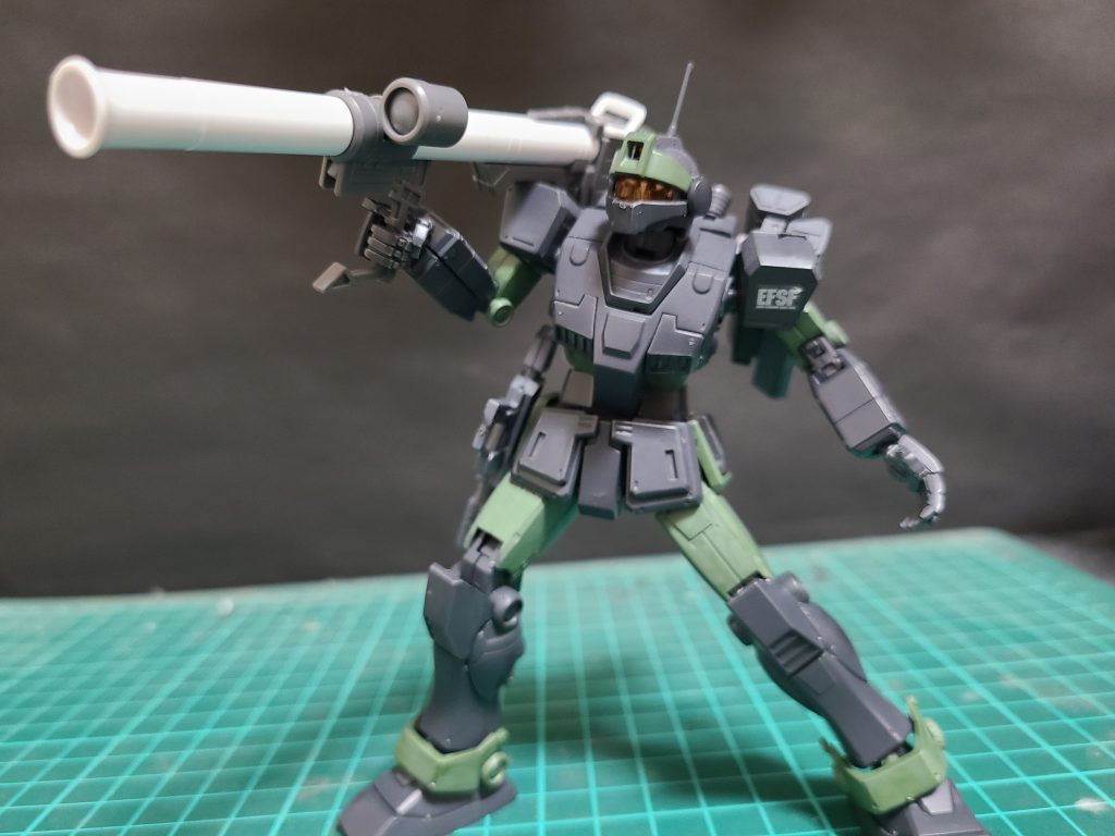 ハイパーバズーカを構える三番機「へっジオンの雑魚が!」