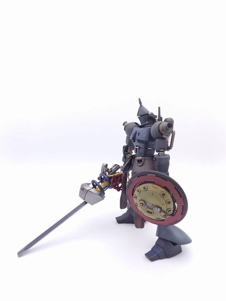 蒸気を噴射し、熱源で威力を操作するスレッジソードと、あの盾をオマージュしつつ、今の形態に合ったものを新規作成しています。