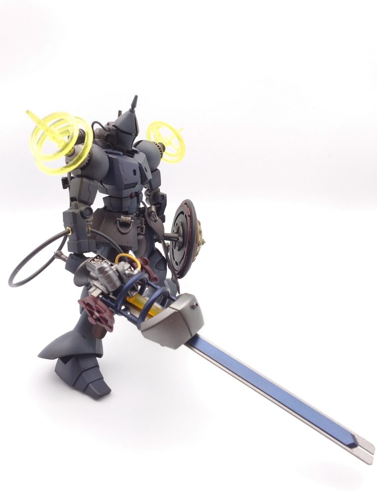 最大出力のトランスモードでは、肩から何かが溢れ出ています(笑この状態を維持し続けるとオーバーヒートする、というEXAM的な設定です。