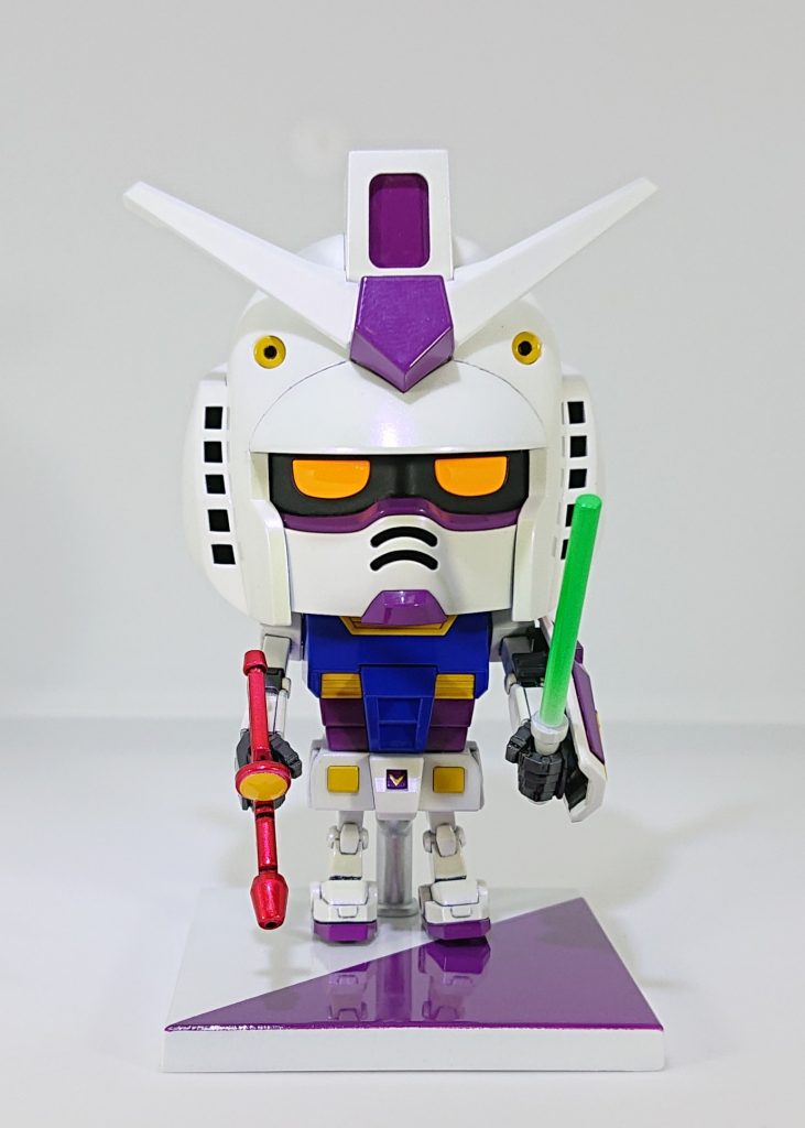smart 9月号に掲載されていたガンプラくん 乃木坂 与田ちゃんカラーです👍全体光沢仕上げとし、白色はアメジストパープルを使用、光が当たると若干紫色に光ります。紫色はチームカラーに近くなるよう調色した色を使用しました😆