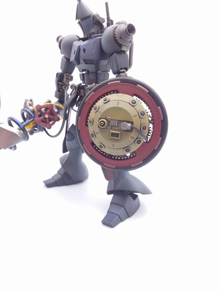 既存の盾を改造するのは難しいと判断して作ることにしましたが、方向性がハッキリとしていたので、割りとすぐに完成しました。