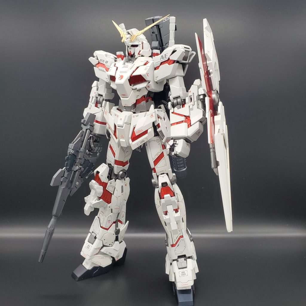 正直ユニコーンは塗装のしがいがないですね。グレーで塗り分ければよかったと後悔してます。使った塗料サーフェイサーEVOアルティメットブラックスターブライトアイアンプリズムブルーブラックスターブライトゴールドクロームシルバーミッドナイトブルーナッツホワイトガイアマルチプライマーGxメタルブラックエナメルブラック、レッド