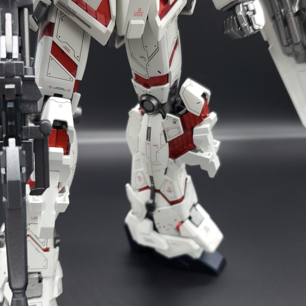 足のスジボリだけで3ヶ月ぐらいかかってます。(サボりすぎて)